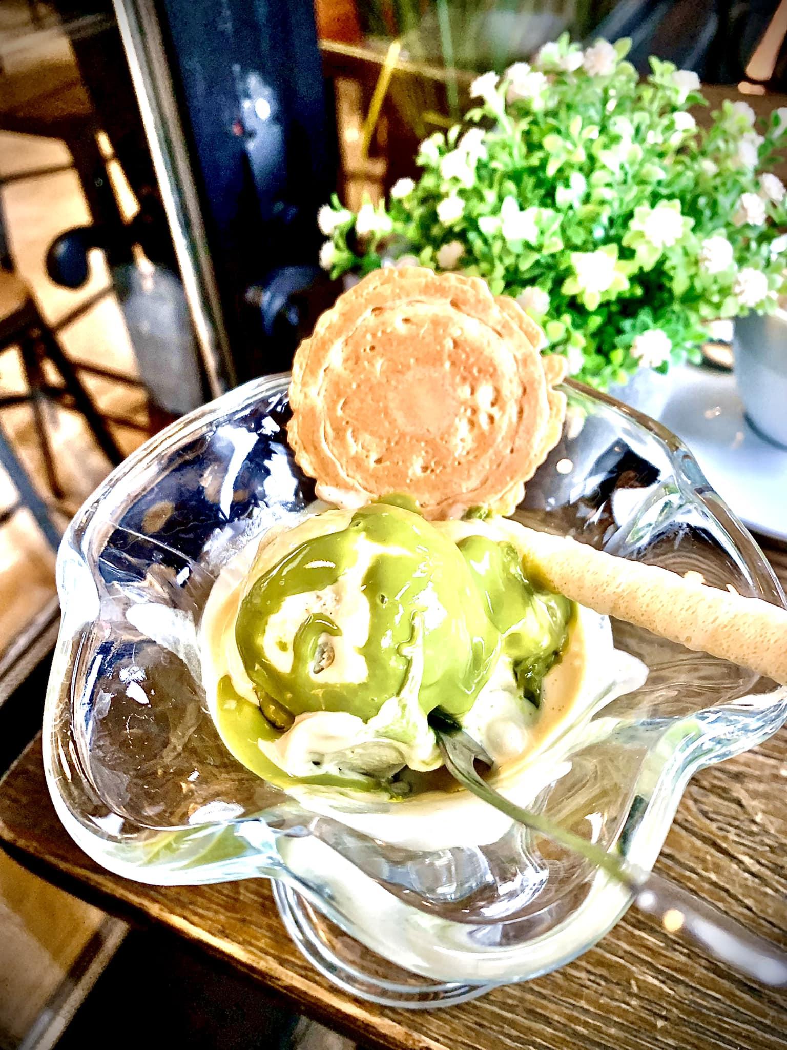 Kraljevski Završetak: Naši Sladoledi i Slastice